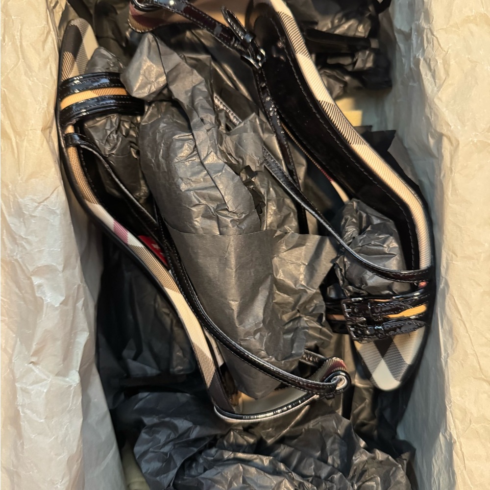 Burberry Black and Cream Heels with Metallic Accents - Picture 6 of 8